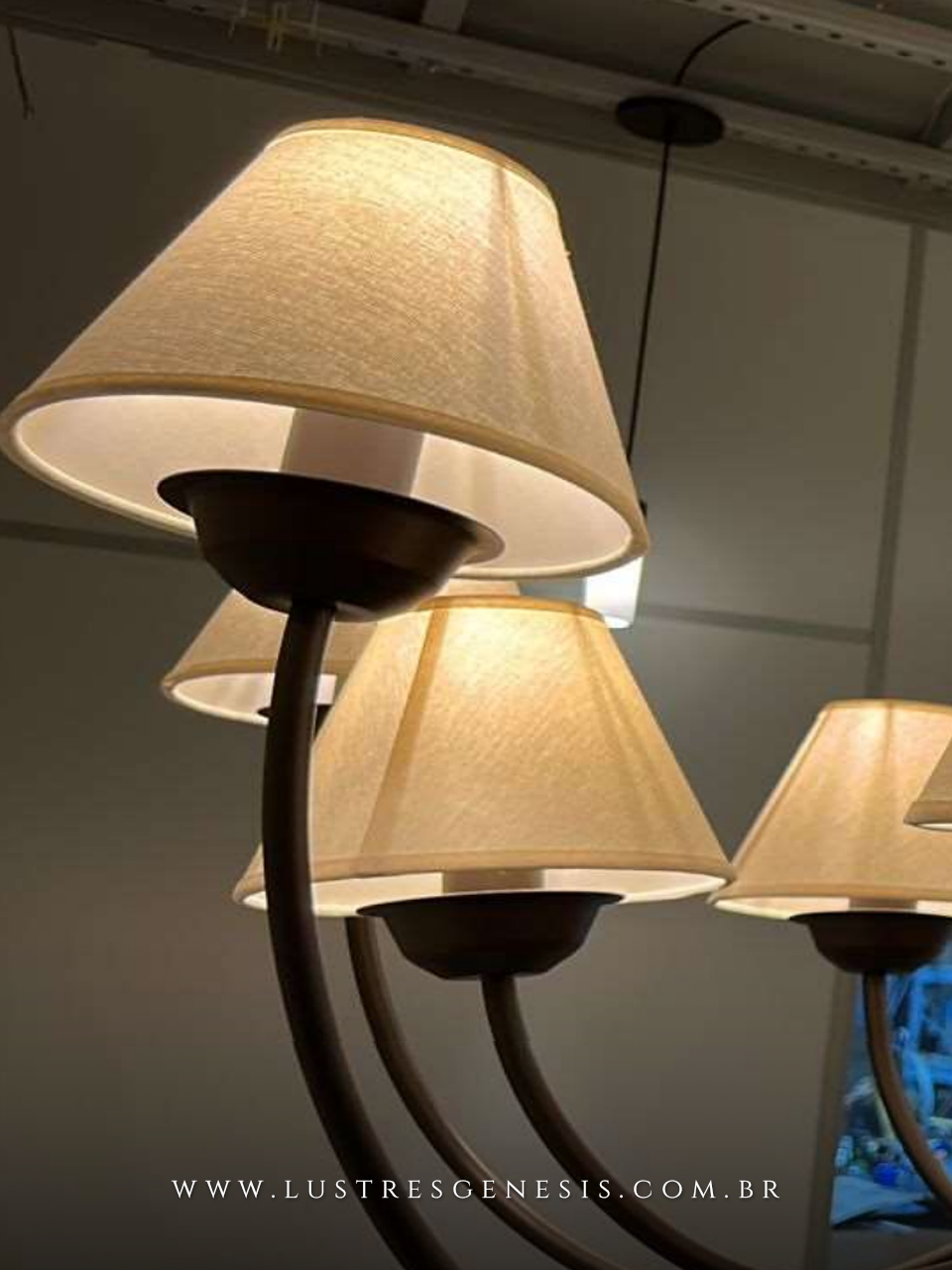 Pendente com Cúpula de Tecido e Estrutura Preta - Estilo Americano